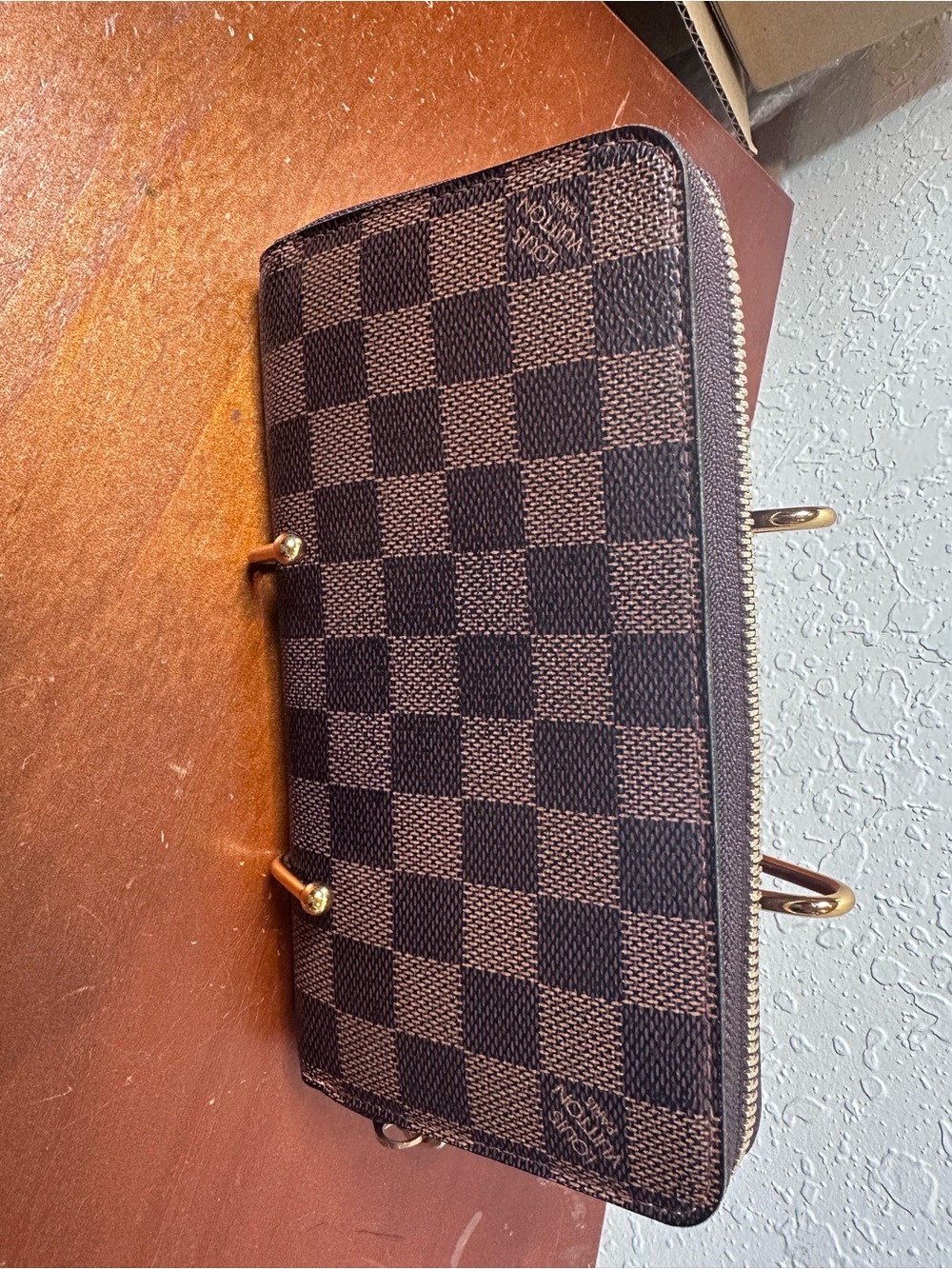 Louis Vuitton Damier Zippy Wallet
Round Zipper Long Wallet - Picture 2 of 6